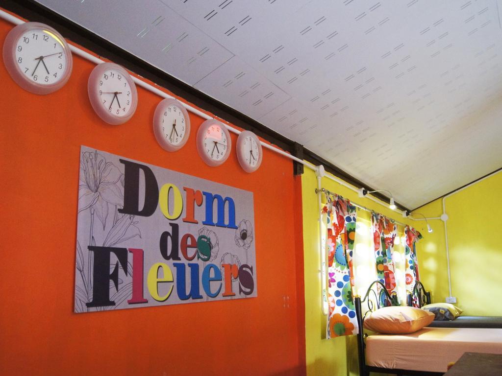 Dorm Des Fleurs Hostel Khao Lak Esterno foto