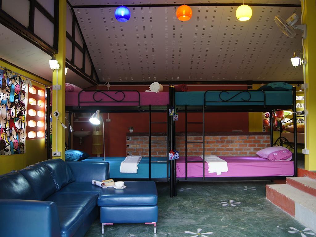 Dorm Des Fleurs Hostel Khao Lak Esterno foto