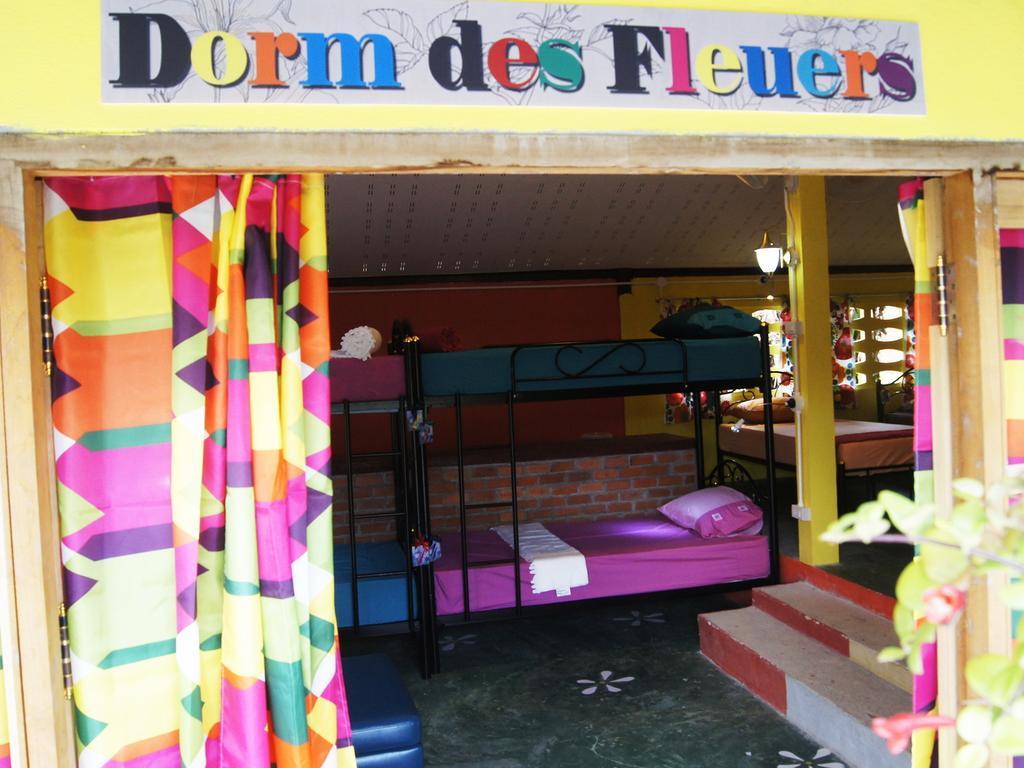 Dorm Des Fleurs Hostel Khao Lak Esterno foto